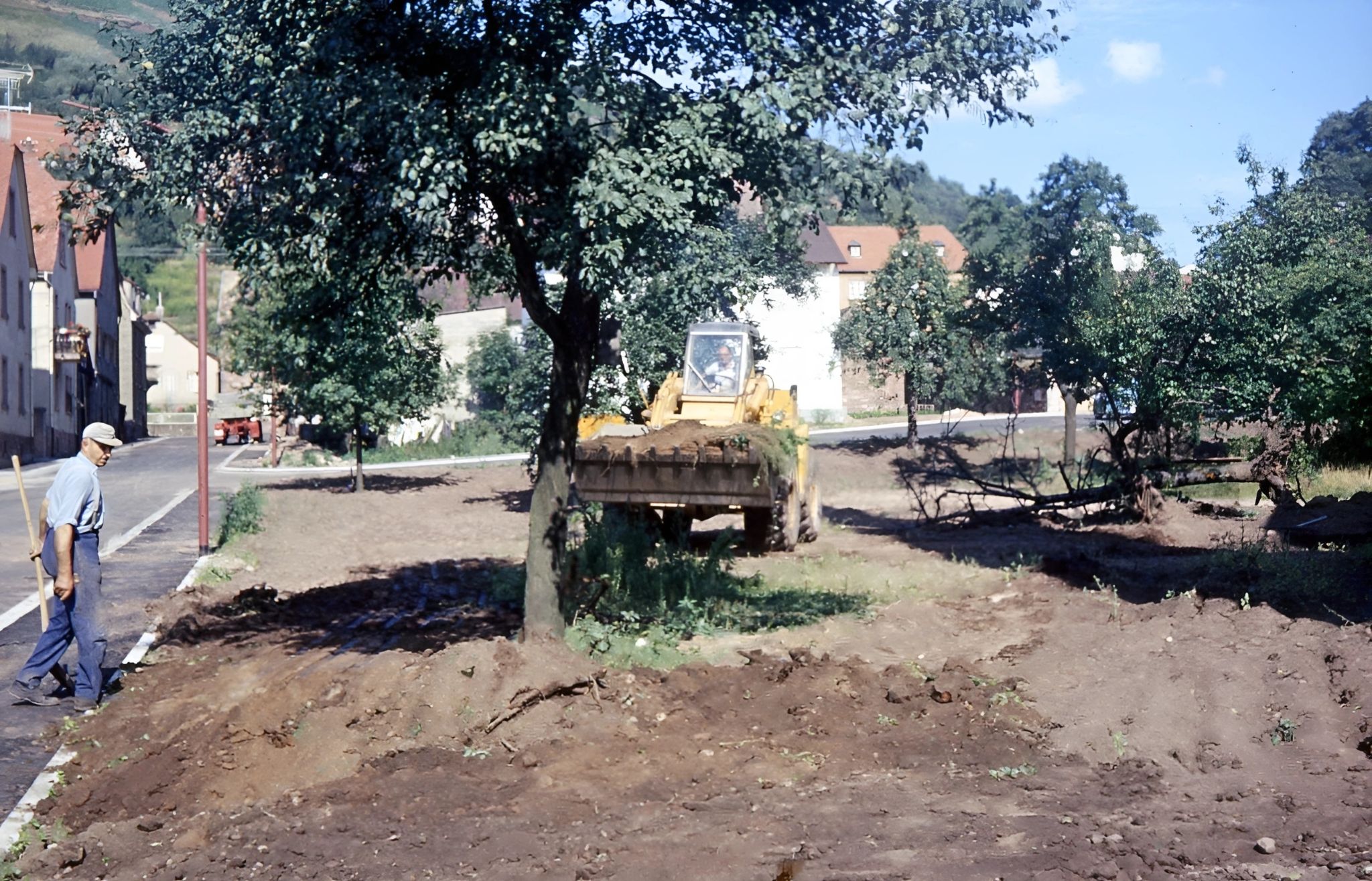 1965 120 Raeumarbeiten auf dem Grundstueck